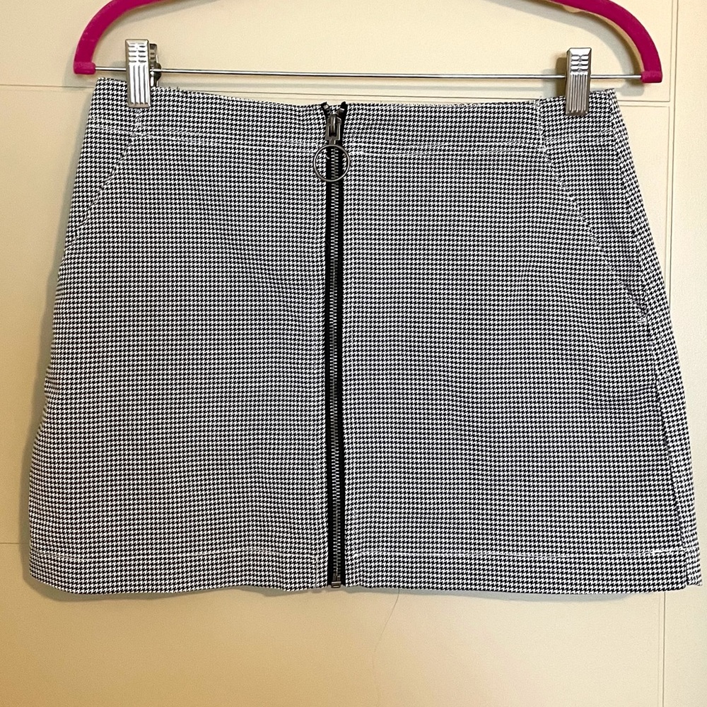 VOLCOM RETRO herringbone front zip skirt- size sml